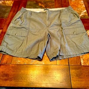 Men’s Van Heusen Shorts Size 42